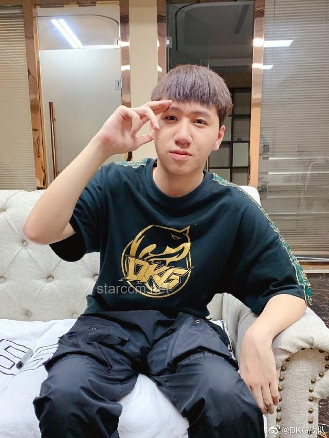 JackeyLove赛后致歉映射电竞行业挑战与机遇